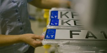 „Regitra“ paskelbė naujus numerio ženklų derinius: pirmenybė teikiama užsisakantiems internetu