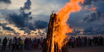 Baltijos kelio laužai nušvies Lietuvos pajūrį