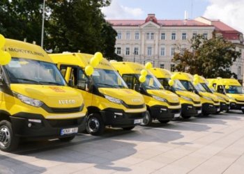Mokykloms perduota beveik pusė šimto geltonųjų autobusų