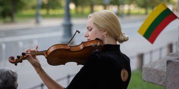 Žinomi Lietuvos žmonės originaliai pagerbė Generolo Vėtros atiminimą