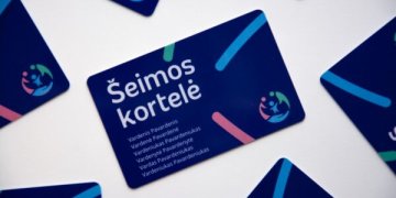 Pirmosios Šeimos kortelės iškeliavo į šeimų namus