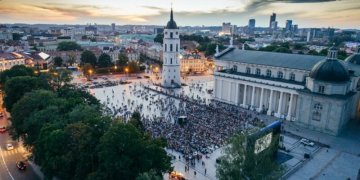 „Kinas po žvaigždėmis“ dovanoja lietuviško kino naktį visam pasauliui: kvies kartu žiūrėti „Riešutų duoną“