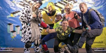 Vilniuje – masinis naktinis važiavimas šviečiančiais riedučiais