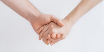 Kenčiantiems priklausomybę nuo narkotikų – įvairiapusiška pagalba