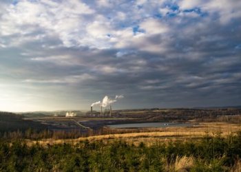 Patikslinta kvapų koncentracijos ore vertė