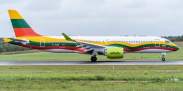 Vilniuje pirmą kartą nutūpė Lietuvos trispalve papuoštas lėktuvas