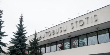 Vilniaus autobusų stoties akcininkas sako sutaręs su R. Šimašiumi: stotis nebus iškelta