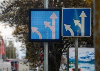 Sostinėje pirmieji kintami kelio ženklai – mažins spūstį Geležinio Vilko ir Žalgirio g. sankryžoje