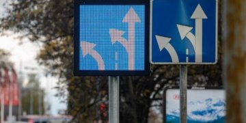 Sostinėje pirmieji kintami kelio ženklai – mažins spūstį Geležinio Vilko ir Žalgirio g. sankryžoje