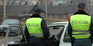 Pinigų stoka kitąmet vėl neleis pakelti policijos pareigūnų algų iki tūkstančio eurų