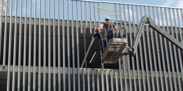 Iš savivaldybės reikalaujama uždaryti nesaugią PC „Europa” automobilių aikštelę