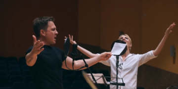 Daina, vainikavusi Baltijos šalių pasipriešinimą okupacijai, atgimė naujai klasikiniu formatu. “ Bunda jau Baltija 2019“- pagyrė originalios dainos autoriai ir net JAV senatorius.