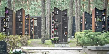 Artėja Vėlinės: kaip tinkamai pagerbti mirusiuosius, kurių urnos – kolumbariume