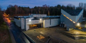 Per Vėlines – žvakių šviesa ne tik artimųjų, bet ir pamirštų mirusiųjų atminimui