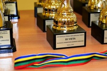 Švietimo įstaigų vadovų pasitarimo metu apdovanotos sportiškiausios Vilniaus rajono švietimo įstaigos