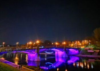 Per Lietuvą ritasi purpurinė banga