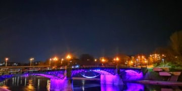 Per Lietuvą ritasi purpurinė banga