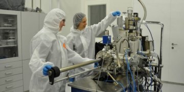 Mokslas ir verslas kuria robotą, paspartinantį baldų gamybą