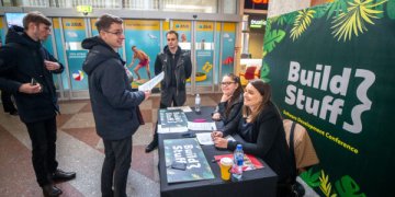 Į Lietuvą plūsta programuotojai iš viso pasaulio. Prasideda didžiausia šios srities konferencija Baltijos šalyse
