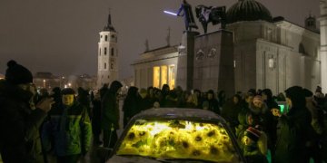 Antrajame Vilniaus šviesų festivalyje nušvis sostinės kiemai