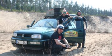 Lietuvių ekipažas ruošiasi išgyvenimo nuotykiui alternatyviniame Dakaro ralyje