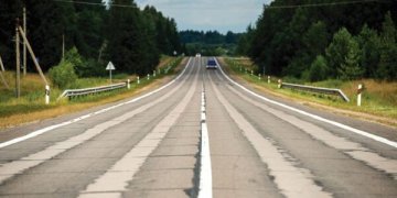 G. Nausėdos patarėjas: betoninis kelias Vilnius-Utena turi būti rekonstruojamas sparčiau