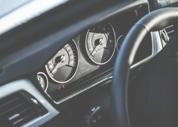 Šešėliniam automobilių verslui užkardyti – įstatymų apynasris