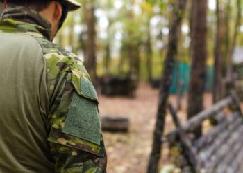 Įteisintas kario savanorio sutarties galiojimo sustabdymas pasirenkant savivaldybės tarybos nario ar Seimo nario mandatą