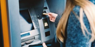 Apklausa: lietuviai gruodį švenčia taip, kad finansinė „dieta“ tęsiasi ir sausį