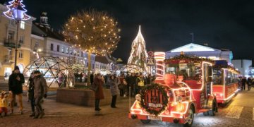 Kalėdų traukinukas jau vingiuoja sostinės gatvėmis