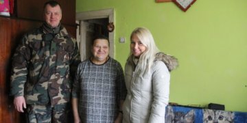 Dovanos daugiavaikėms mamoms – iš pasieniečio rankų