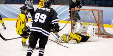Vilniaus derbyje ir vėl pranašesni buvo „Hockey Punks” ledo ritulininkai (VIDEO)