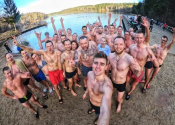 Pirmąją metų dieną – į ledinį vandenį