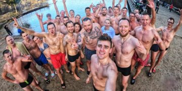 Pirmąją metų dieną – į ledinį vandenį