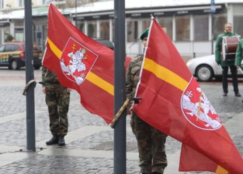 Švenčiant miesto gimtadienį Rotušės aikštėje iškils Vilniaus vėliavos