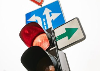 Vilniaus miesto savivaldybė siūlo lenteles su žaliomis rodyklėmis grąžinti 24 sankryžose