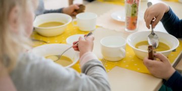 Mokyklų valgyklose diegia atsiskaitymą negrynaisiais – skatina vilniečių finansinį raštingumą