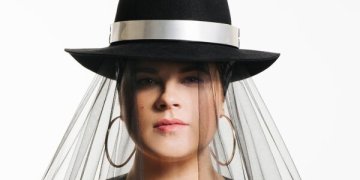 Grupė „the backs“ pristato eurovizinę dainą, kuri kviečia pamiršti baimes ir mėgautis gyvenimu