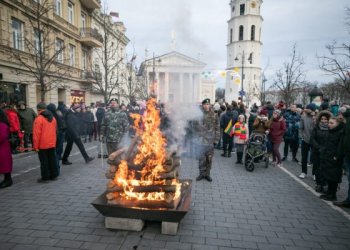 Sostinės centre liepsnojo 30 Laisvės laužų