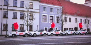 Tarsi Holivudo filme: vaikinas Vilniuje pasipiršo taip, kad sužinojo dešimtys tūkstančių žmonių