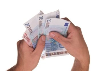 Studentai nedarbo išmokos vyresni nei 45 metų subsidijas ir paramą