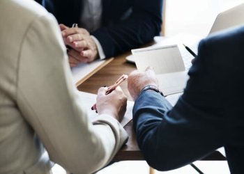 Išplėstas su savivaldybės tarybos nario pareigomis nesuderinamų pareigų sąrašas