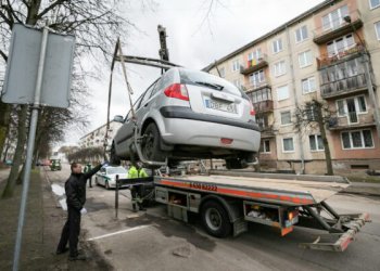 Gatves valyti trukdantys automobiliai sostinėje bus nutempiami priverstinai