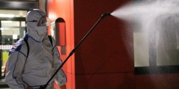 dezinfekuoja oro uostą