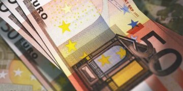 kas galės pasinaudoti subsidijomis paskelbus prastovą