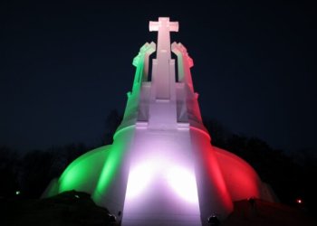 Iconic sites in Vilnius illuminated in show of solidarity with Italian people