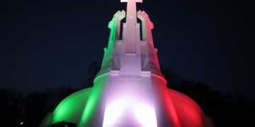 Iconic sites in Vilnius illuminated in show of solidarity with Italian people