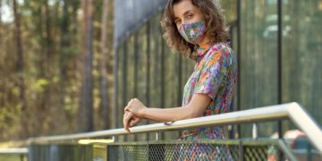 Iliustratorės J. Budrytės darbai atgijo vasaros kolekcijoje: „Tai lyg botaniška vaikystės prisiminimų kolekcija“