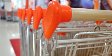 Pradėjo veikti „Ermitažas“, „Senukai“, „Depo“, atsidarys „Ikea“, kitos parduotuvės