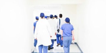 padidinti visų sveikatos priežiūros specialistų darbo užmokestį